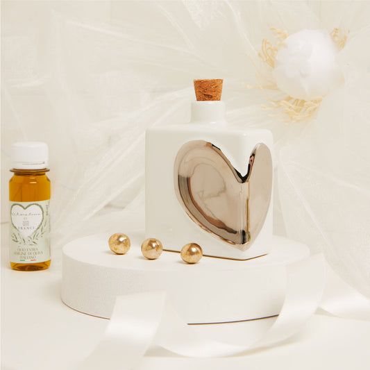 OLIERA CUORE SILVER
CON OLIO 60 ML
9X4X10.6 CM CAPACITA’ 200ML