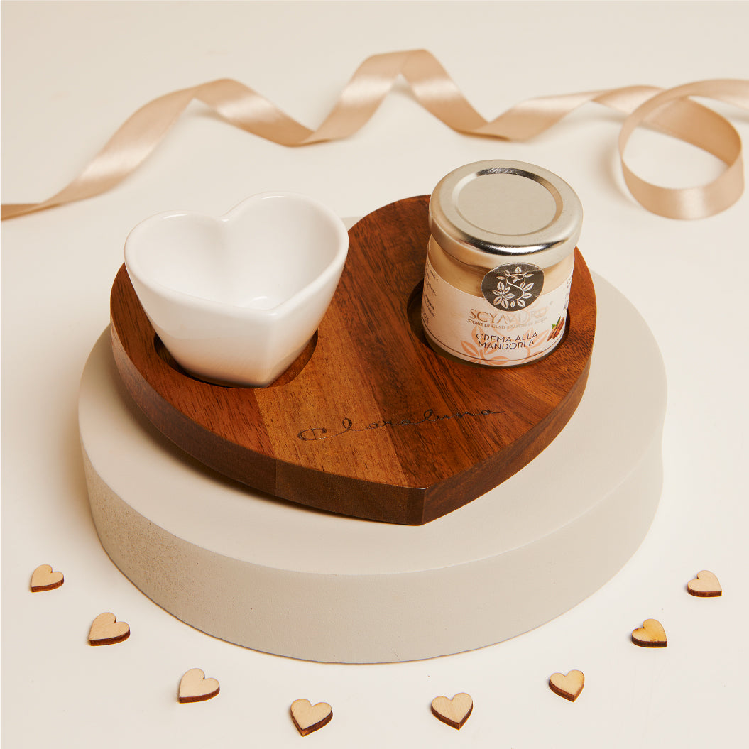 VASSOIO CON CIOTOLINA CUORE MONOPORZIONE E CREMA MANDORLA 40G