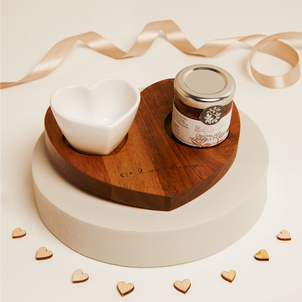 VASSOIO CON CIOTOLINA CUORE MONOPORZIONE E CREMA NOCCIOLA 40G