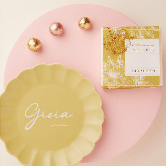 PIATTINO GIOIA
CON SAPONE EUCALIPTO 11.5X11.5X1.5 CM