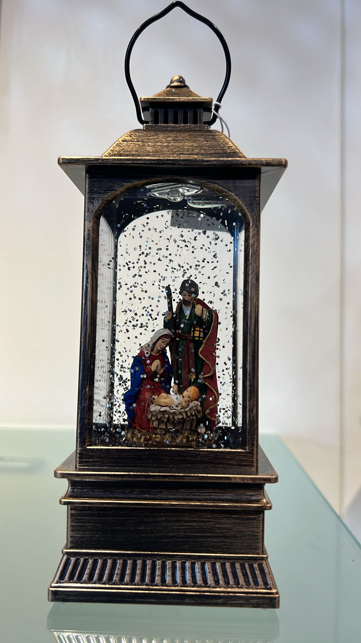 Lanterna natività in resina acqua/neve con luce e cavo led usb musica