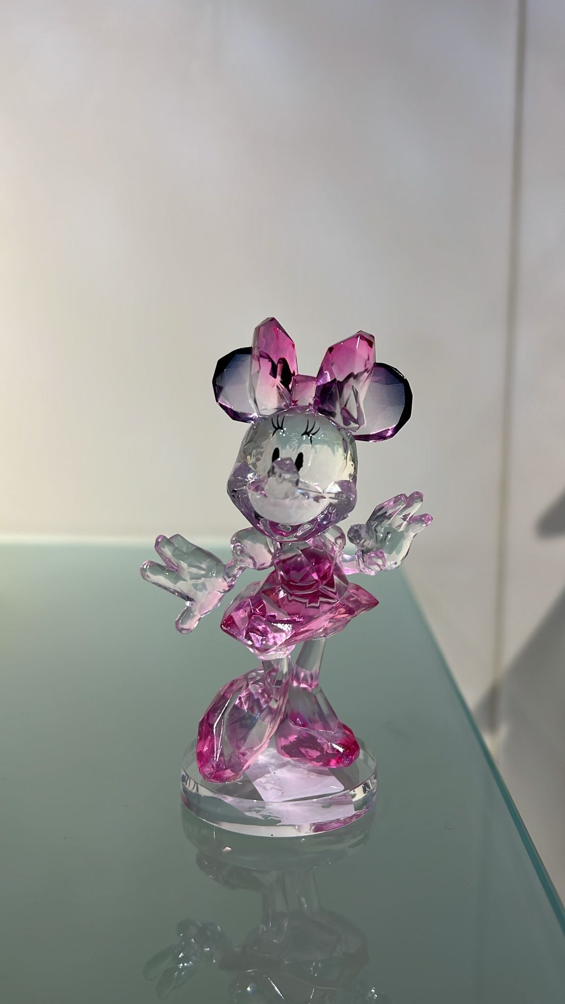 Disney showcase "Minnie facets"