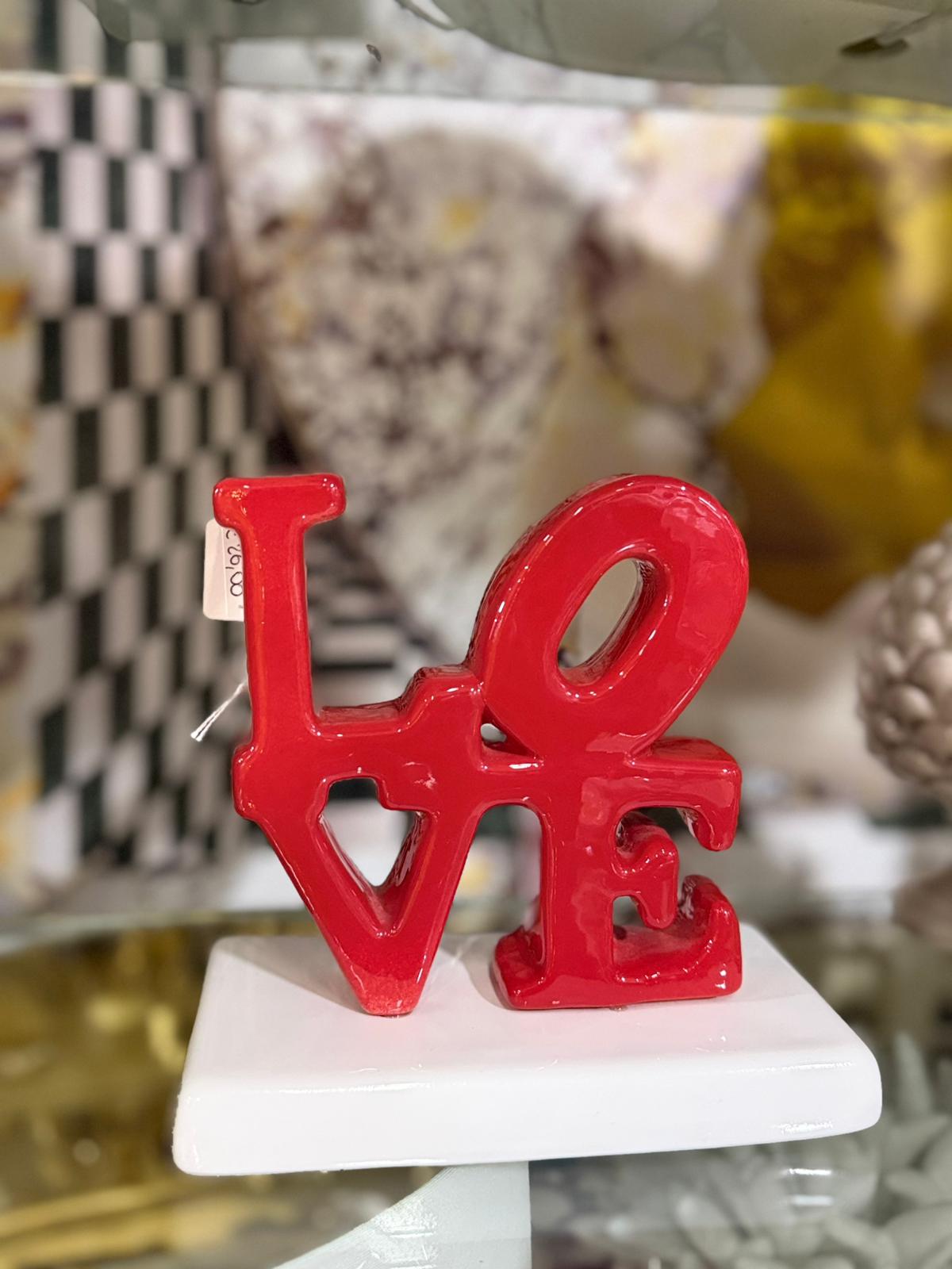 "Love" in ceramica rossa lucida