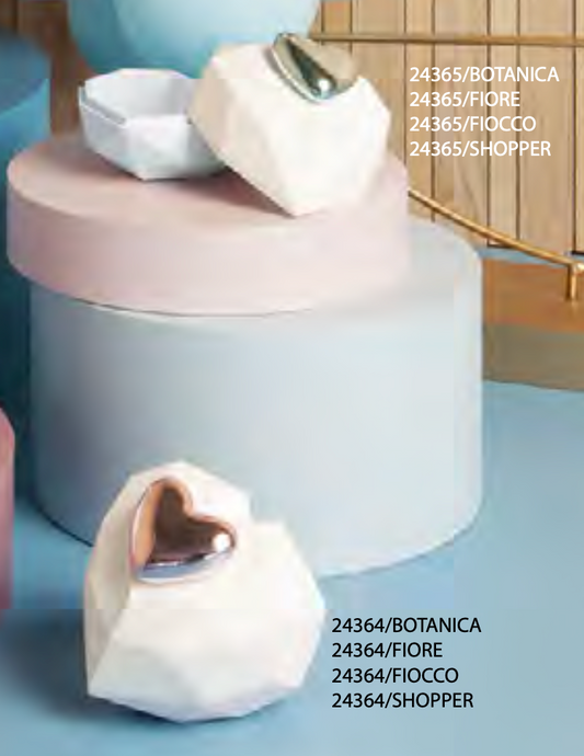 scatola a forma di cuore con cuore