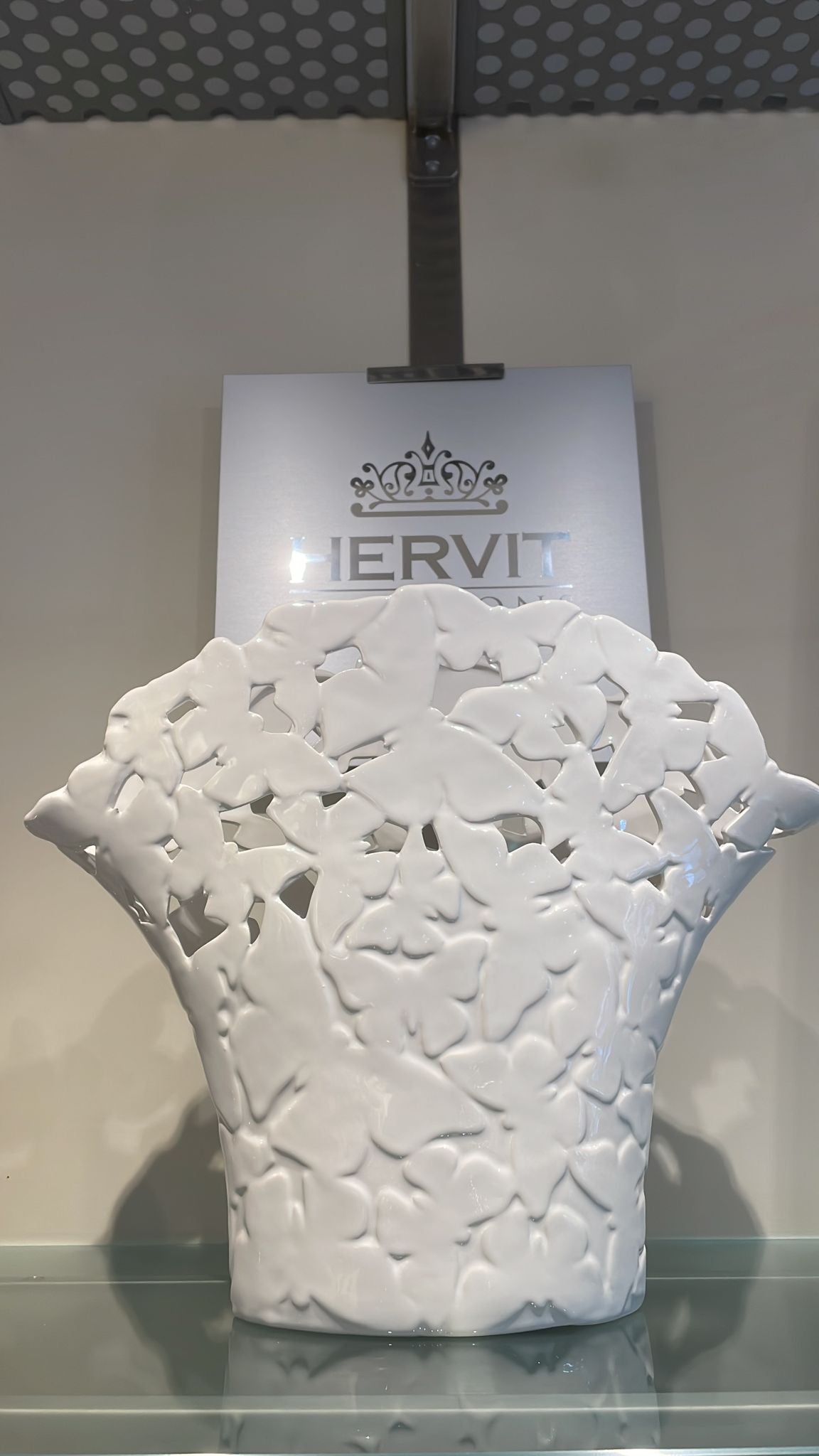 vaso traforato ceramica con farfalle Hervit