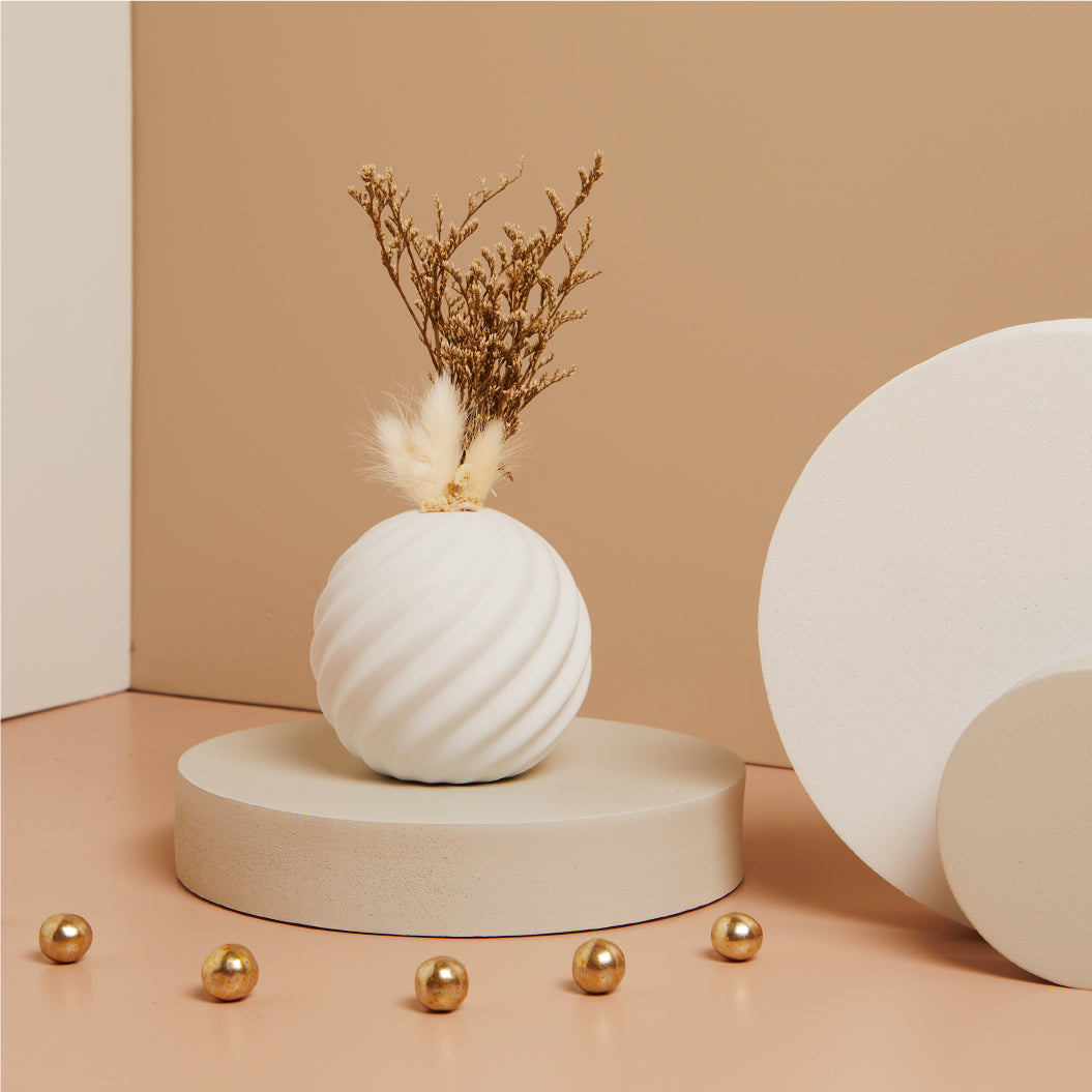 VASO TONDO ONDE CON FIORI 8.8XX8.8X8.4 CM
SCATOLA BOTANICA ORO MIS.1 10X10X10 CM