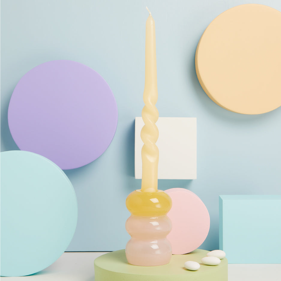 Candelabro grande rosa e giallo con candela