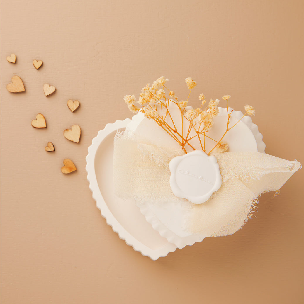 Scatolina in gesso con chiffon avorio