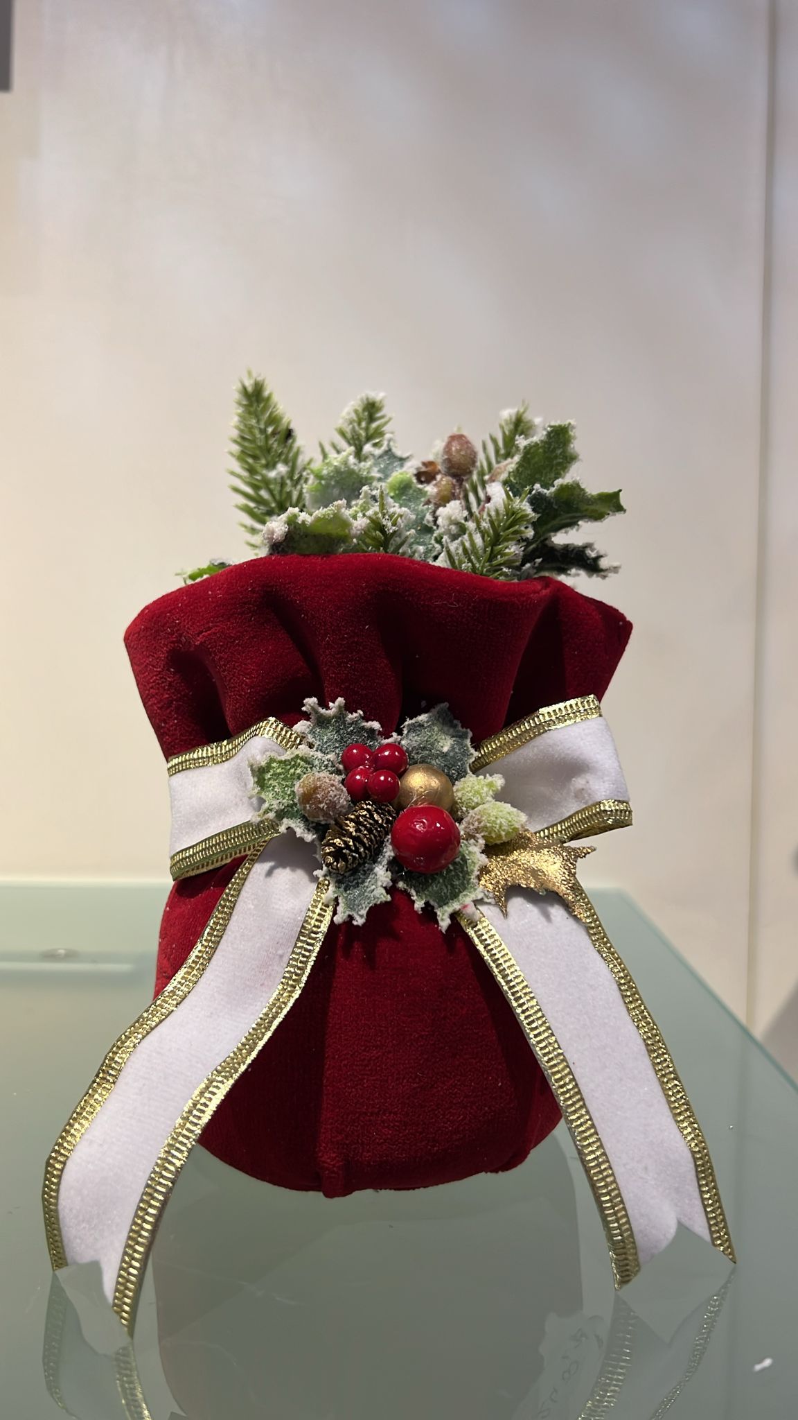 Pouf contenitore natalizio in velluto rosso