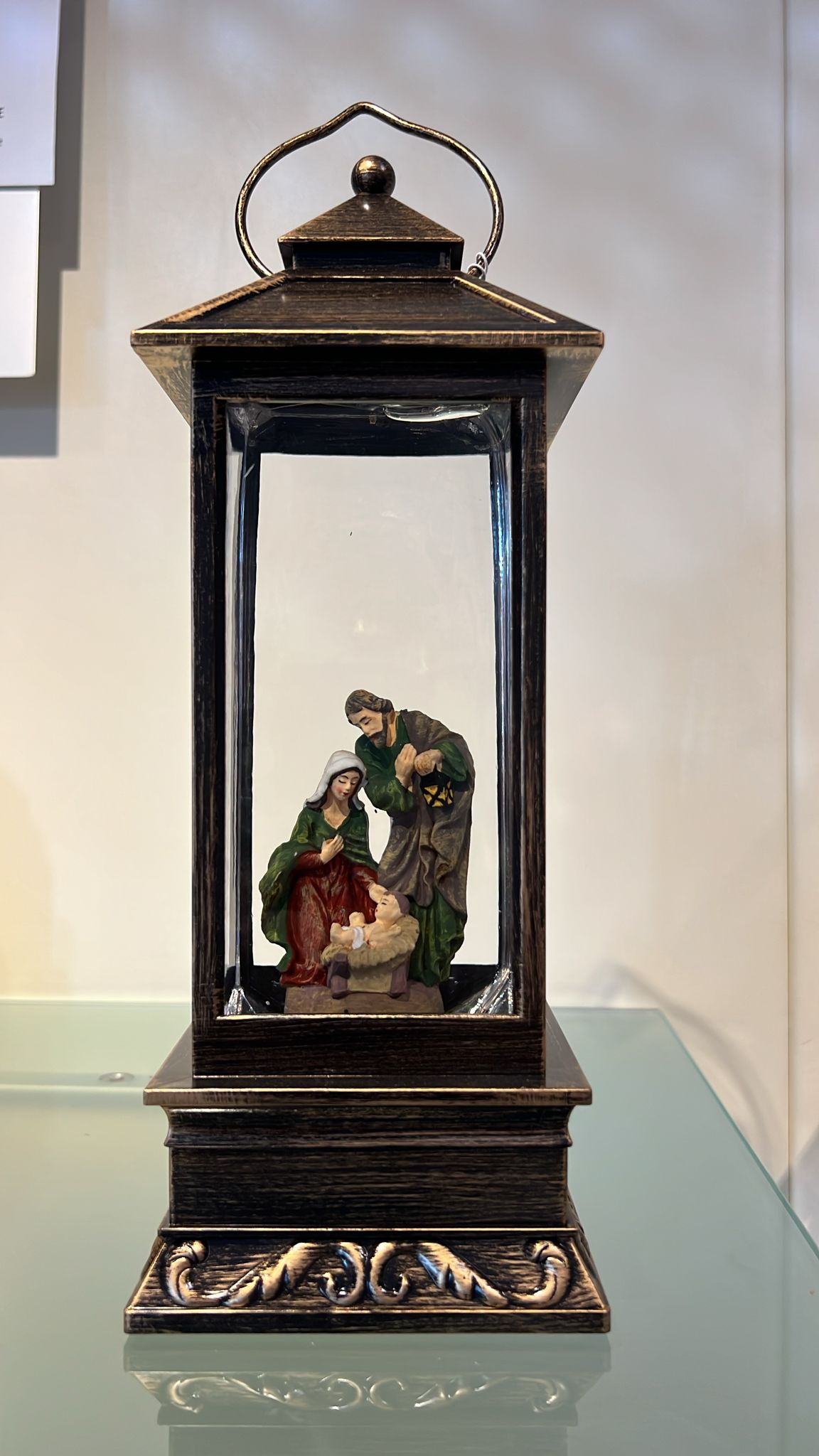 Lanterna natività in resina acqua/neve con luce led e cavo usb musica