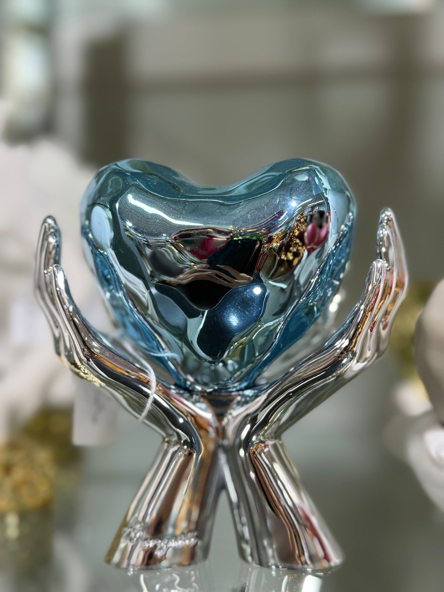 Cuore mani argento e blu