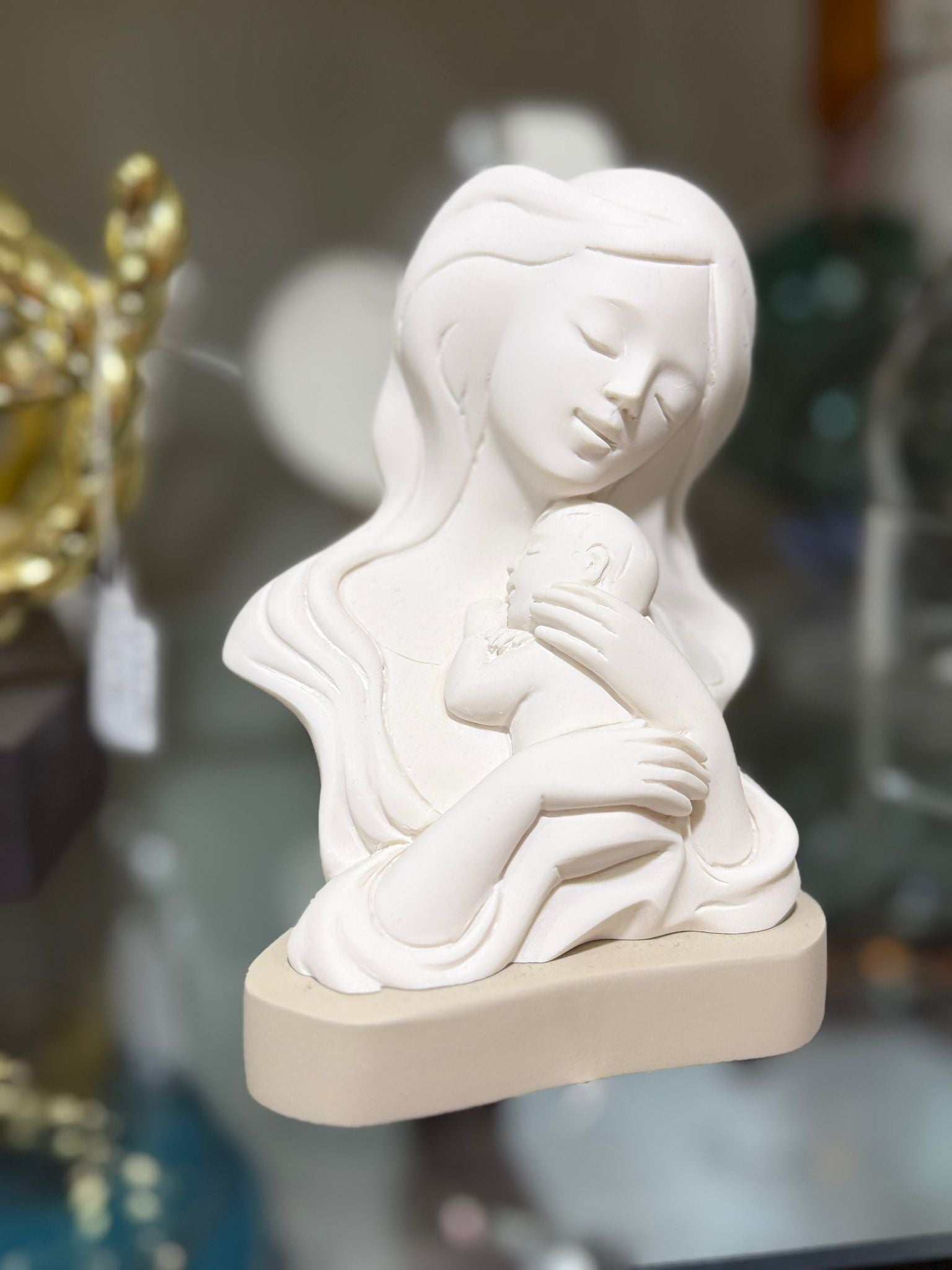 Maternità in ceramica