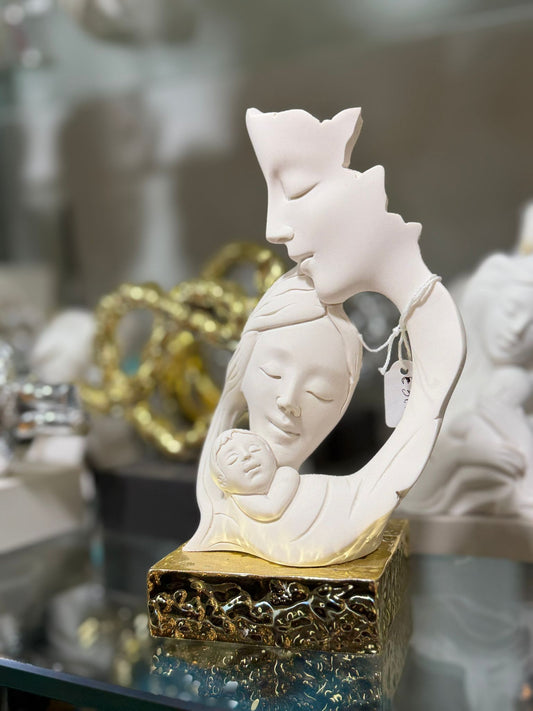 Maternità in ceramica