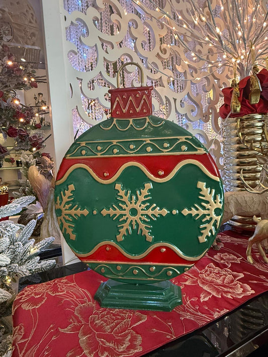 Decoro in metallo dipinto a mano