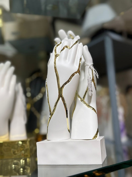 Scultura "Mani congiunte"