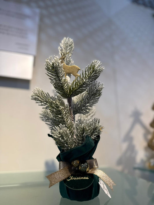 Albero innevato in velluto