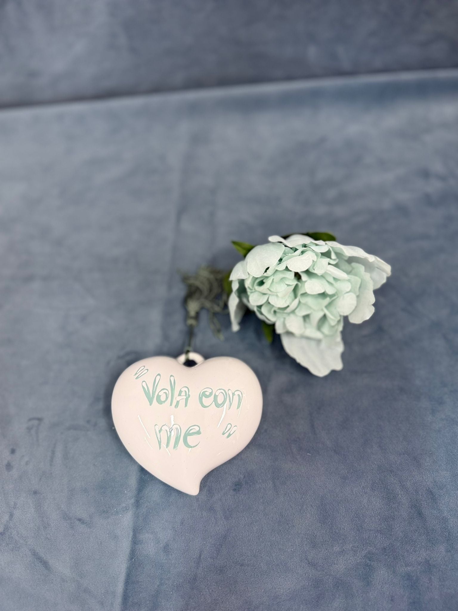 Cuore Medio Con Scritta Verde Acqua "Vola Con Me" Con Peonia