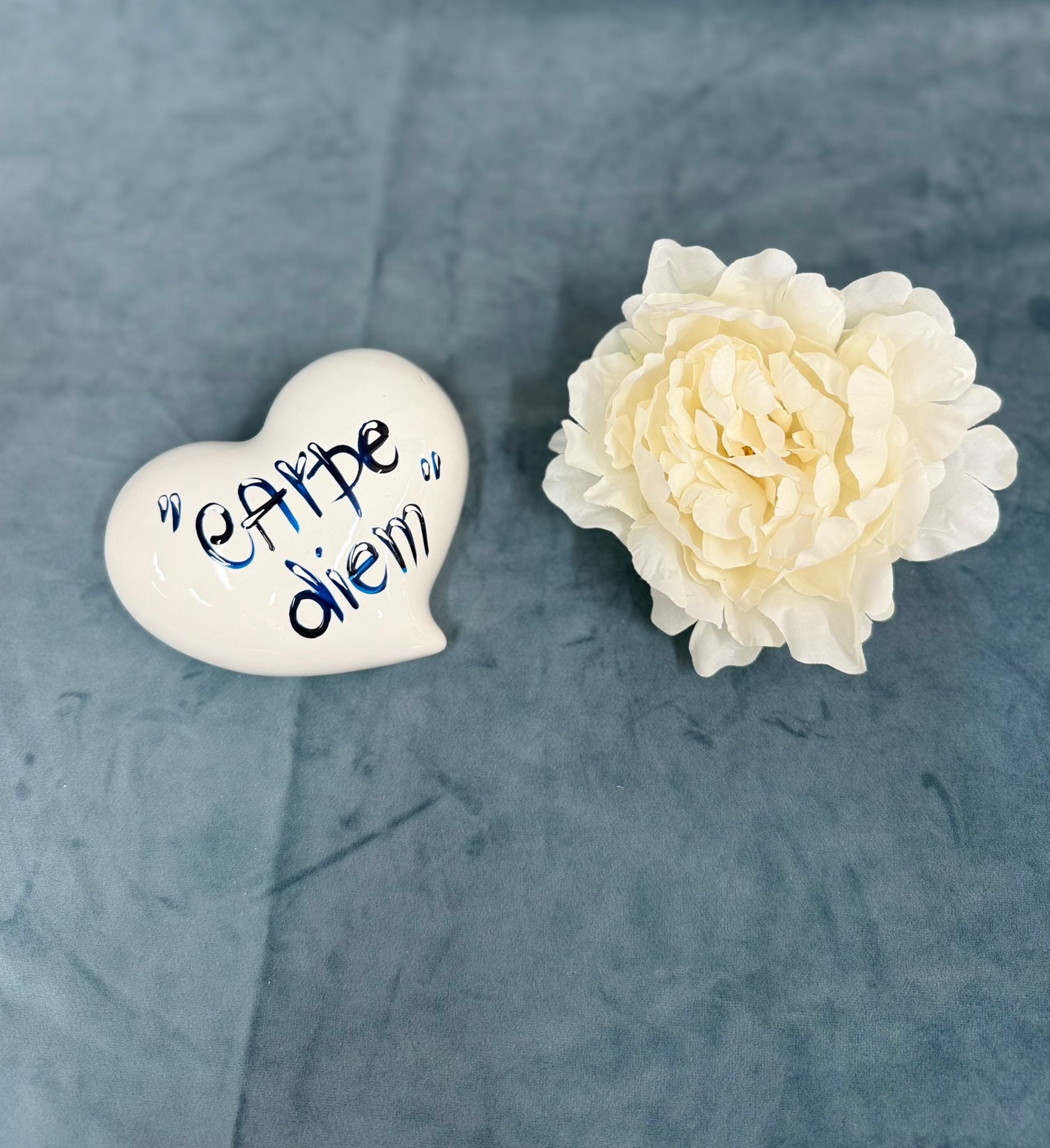 Cuore Grande Con Scritta Blu "Carpe Diem" Con Peonia