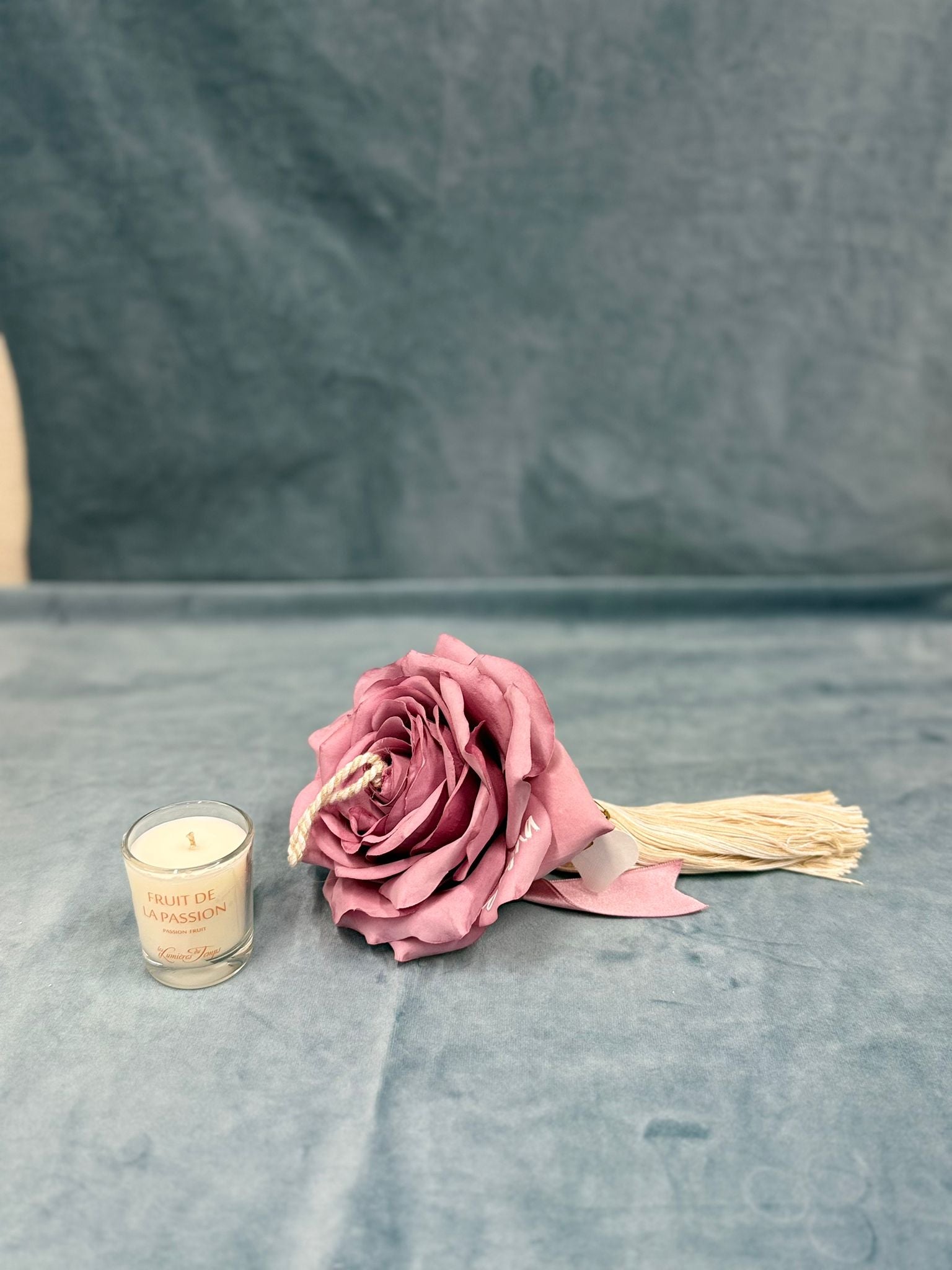 Candela e Rosa Profumata Rosa Antico