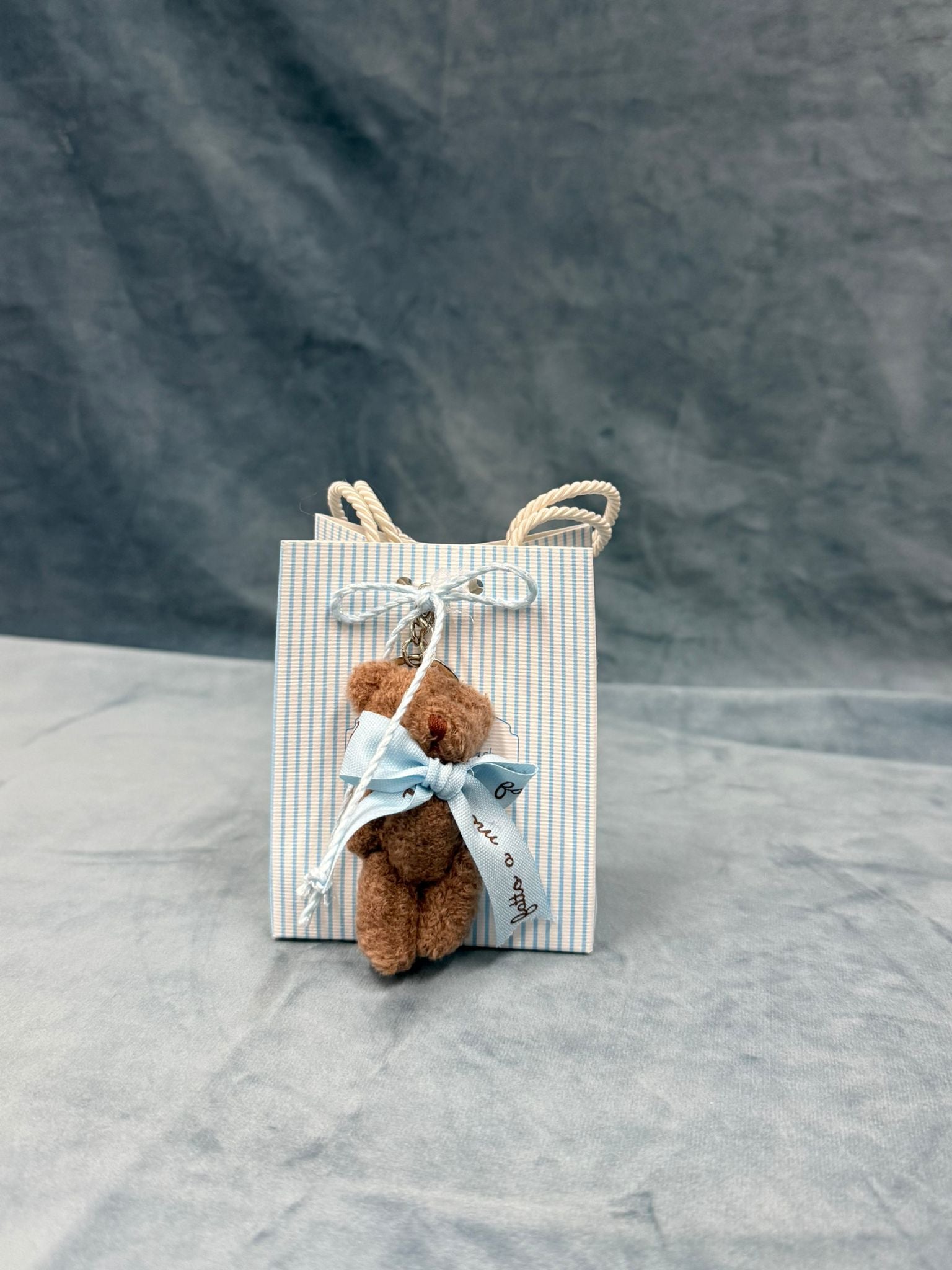 Borsetta A Righe Celeste Con Mini Orsetto