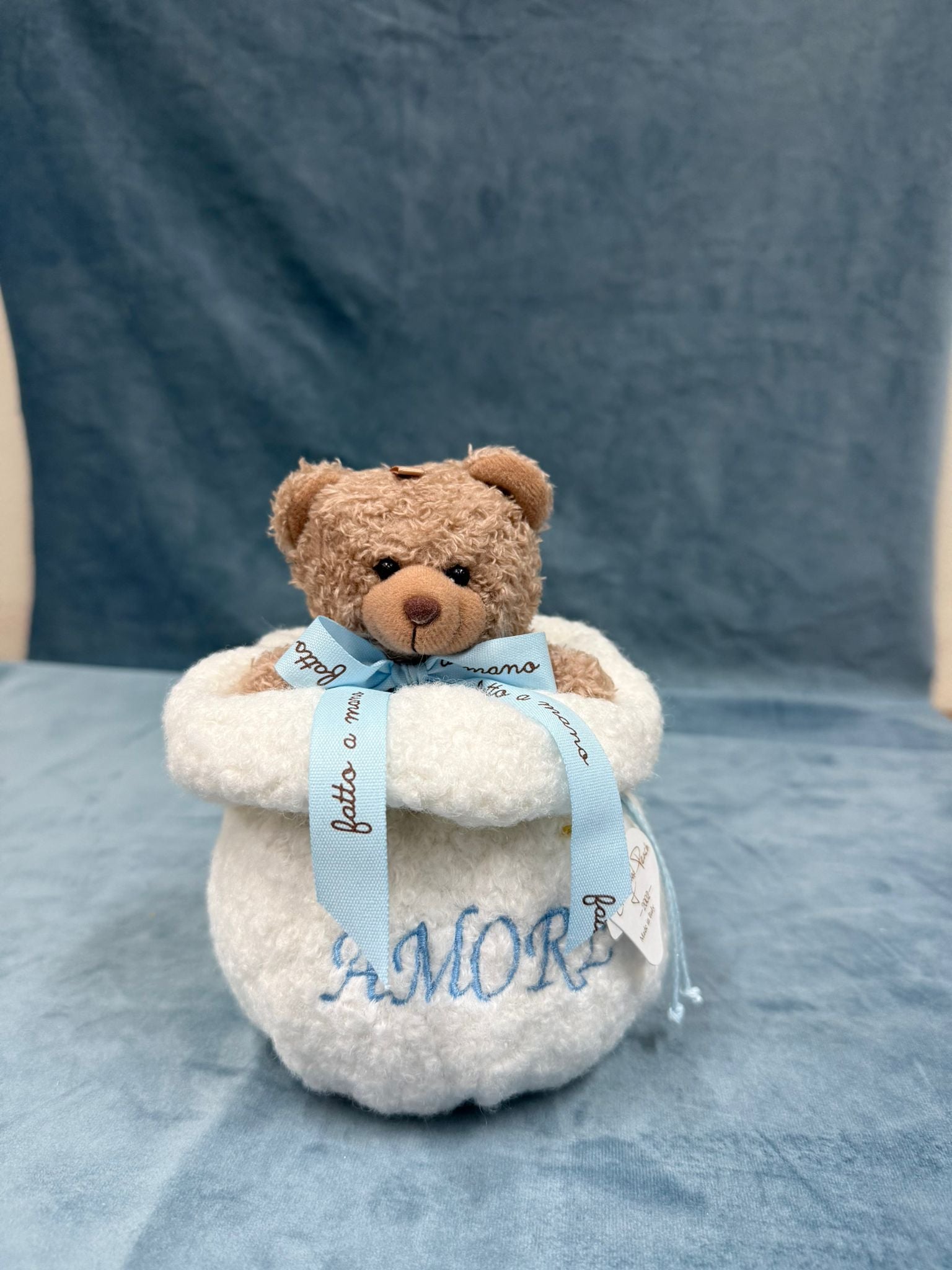 Puffo Bouclé Con Ricamo "Amore" Celeste Orsetto