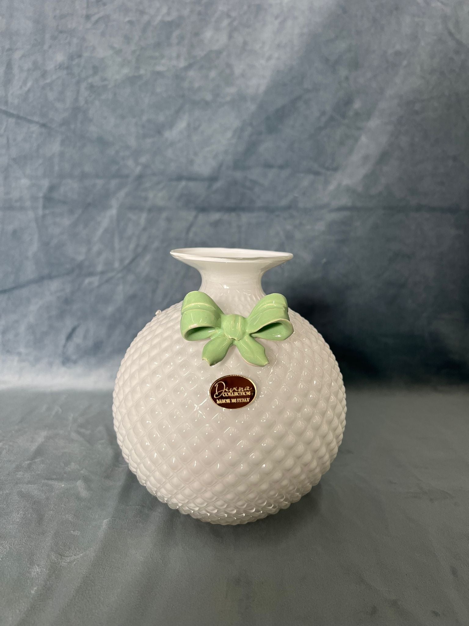 Vaso Serenya Medio Bianco Con Fiocco Verde