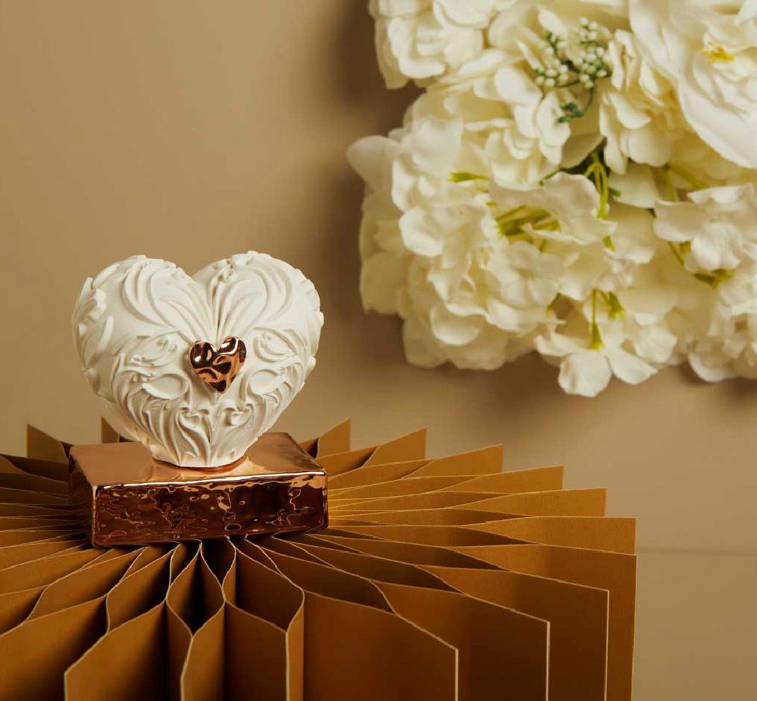 Cuore In Gesso Su Base Oro Rosa Con Applicazione