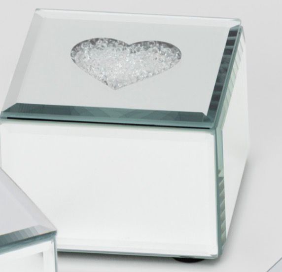 Cofanetto In Legno Cuore Con Top In Vetro E Cristalli Base A Specchi E Interno In Velluto Nero