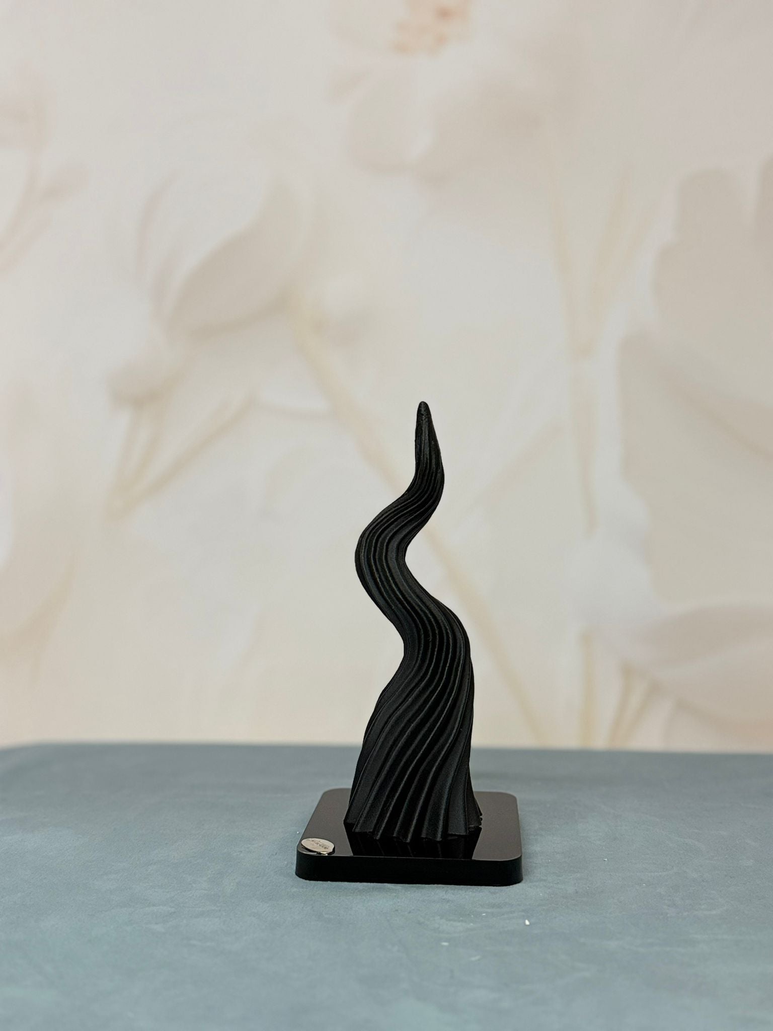 Corno Medio Nero Con Base Plex