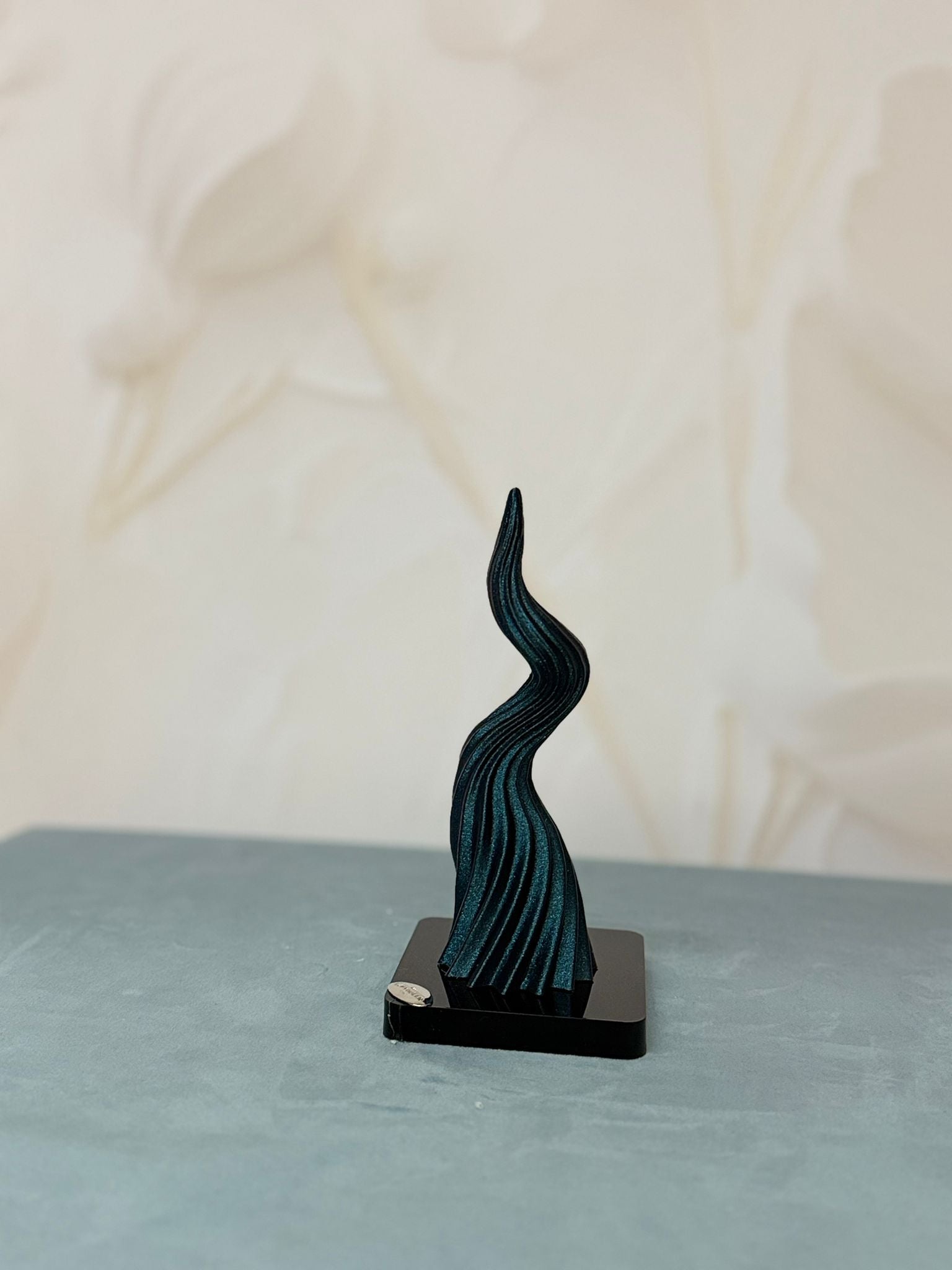 Corno Piccolo Blu Glitterato Con Base Plex