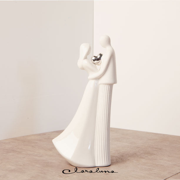 Coppia di sposi inpiedi