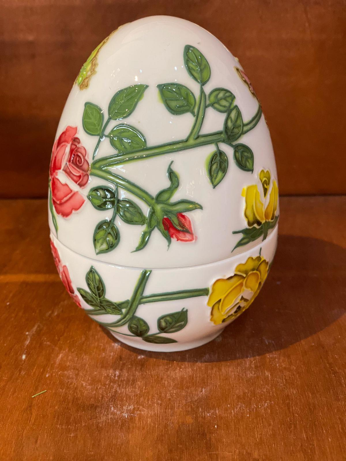 Contenitore uovo in porcellana